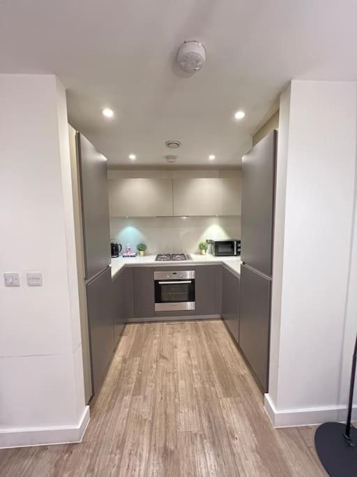 Apartamento Modern Comfortable 1-br Flat In Heart Of Stockwell